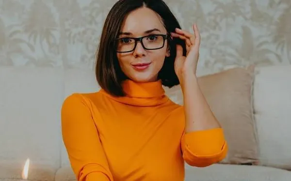 Geen braaf buurmeisje: "Ik lijk de onschuldige 'girl next door', maar mensen zijn verbijsterd als ze de waarheid ontdekken"