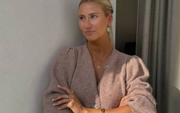 De lingerieshoot van Celine Van Ouytsel in valentijnsfeer is redelijk indrukwekkend: "Metejoor heeft het getroffen!"