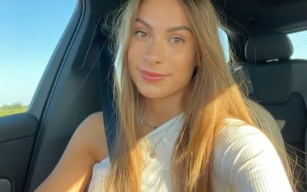 Olympische schaatskampioene Femke Kok verdient ook in bikini een gouden medaille (foto's)