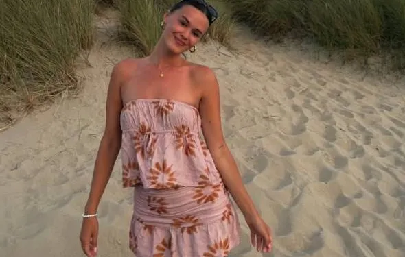 Lekker! Ex-Miss België Annelies Törös is nog altijd een ferme griet, zeker in bikini (foto's)