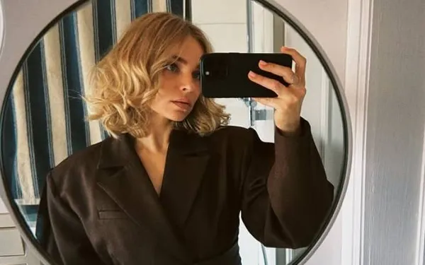 De pikante fantasie die constant door het hoofd van Julie Van den Steen flitst: "In bed zou het zo anders zijn..."