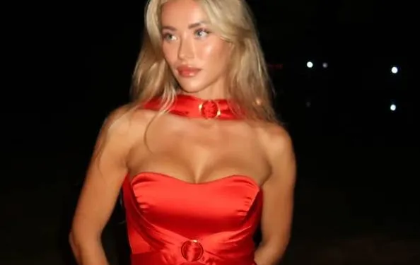 Amanda gooit flink wat kleren uit en... nu weten we weer waarom we zo van Zweedse vrouwen houden! (foto's)