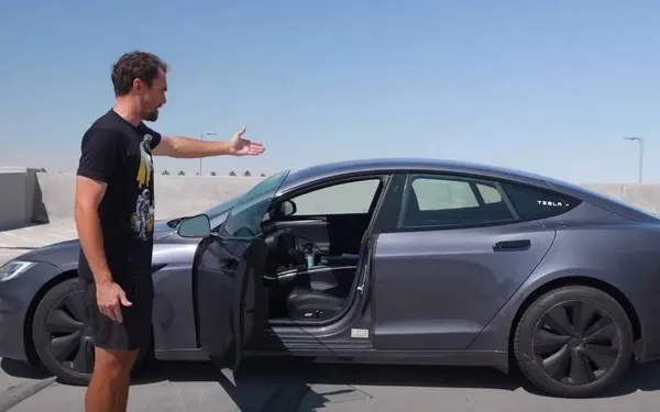 Hij kocht een Tesla en... wil er nu halsoverkop vanaf: "Het verschil is echt schokkend!"