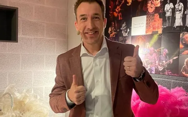 Andy Peelman vindt zichzelf een goeie minnaar en legt uit waarom: "Dan kreun je gewoon wat meer..."