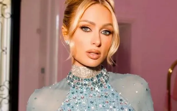 Paris Hilton een 'iconische godin' genoemd, nadat ze haar verjaardag viert in bikini (foto)