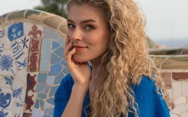 Is Julia het 'lekkerste' K3-tje aller tijden? Deze stomende bikinifoto's duwen je wel in een bepaalde richting...