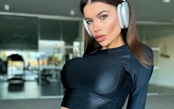 Antwerpse danseres Darina gooit haar Instagram nog eens vol met schaars geklede, zeer pikante plaatjes