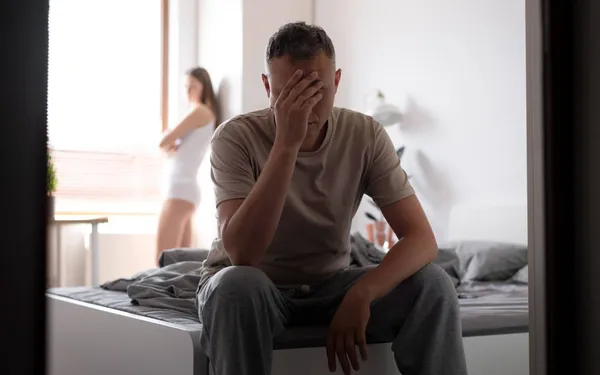 Man is de wanhoop nabij door veel te hitsige vriendin: "Wat ze 's nachts allemaal met me doet, is te gek voor woorden!"