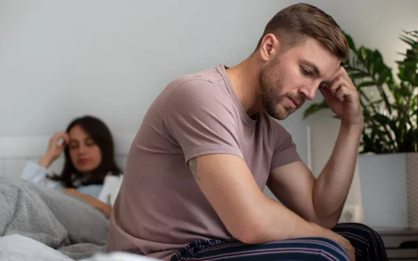 "Ik ben elke dag doodop van mijn rotvervelende job... en dan wil mijn lief elke avond nog een uur van bil gaan!"