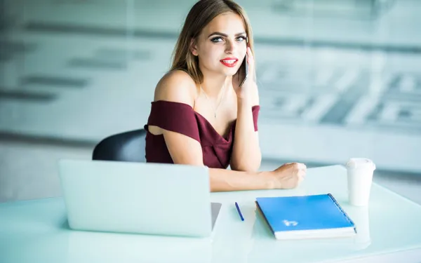 "Ik krijg pikante uitdagingen van mijn baas... Als ik erin slaag, word ik daarvoor beloond... in natura!"