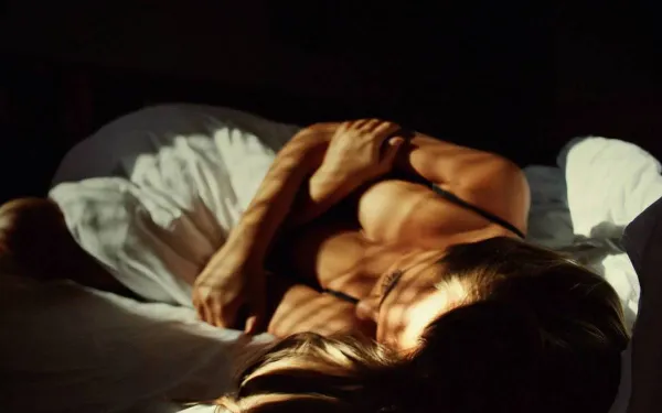 "Ik deed mijn vriend een triootje cadeau... Maar dan sloeg de sfeer plots helemaal om!"