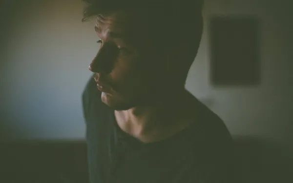 "Ik ben 29 en deed het met een cougar van 63... Ze liet me sterretjes zien met haar zweepje en handboeien!"