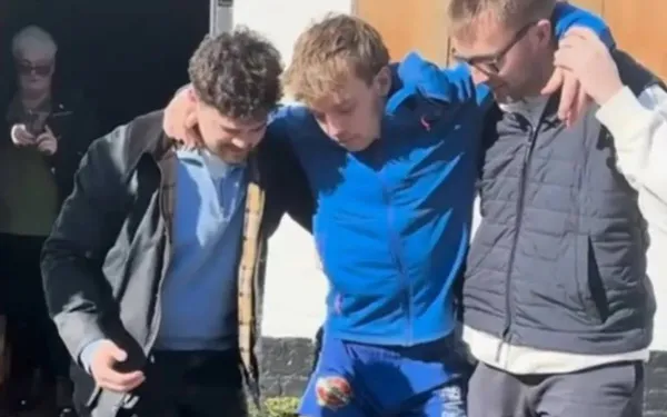 24 uur aan een stuk lopen, het doet iets met een mens... Zeker als je het in een café doet!