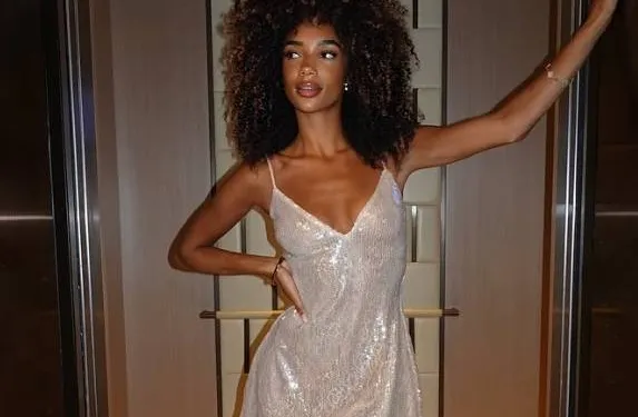 Wondermooie krullenbol Amaka Enem is weer heel lief voor ons... en deelt snikhete bikinifoto's