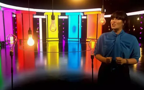 Pikante show 'Naked Attraction' krijgt Vlaamse versie, en deze vrouwelijke BV zal het presenteren: "Wel eerst aan mijn lief gevraagd!"