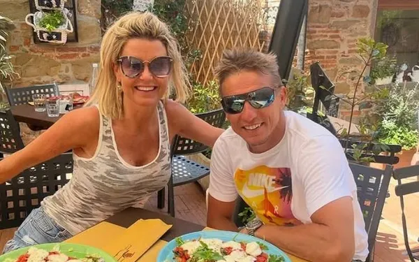 We praten altijd over Amy Sonck maar Virginie, de vrouw van Wesley, mag ook gezien worden in bikini (foto's)