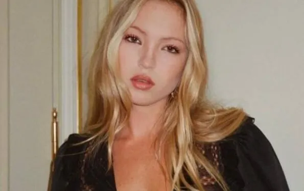 Lila, de bloedmooie dochter van Kate Moss, hangt ze 'los in het zakje' en dat is een heerlijk schouwspel (foto's)