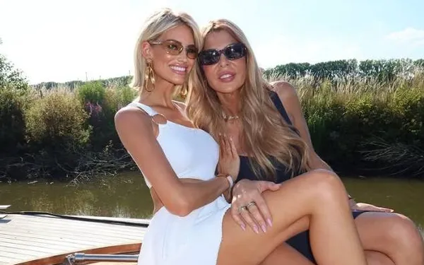 De 'speciale' outfit van 'Real Housewife' Annelies Schetters gaat over de tongen: "Wat een schoonheid!" (foto's)