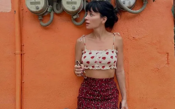 Hallo kroket! Lily Allen (40) poseert in lingerie en wordt meteen een 'icoon' gedoopt (foto's)