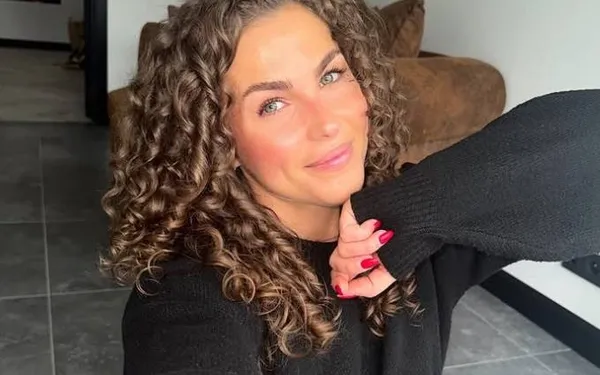 Temptation-Donna deelt wat kiekjes van een lingerieshoot... en daar krijg je het toch wel even warm van!