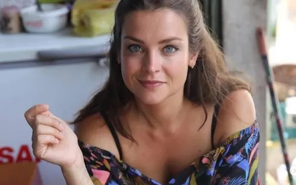 Hollandse keukenprinses Miljuschka Witzenhausen gooit al haar kleren uit en laat zich (letterlijk) vereeuwigen (video)