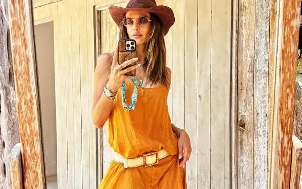 Topmodel Alessandra Ambrosio toont in bikini waarom miljoenen mannen aan haar voeten liggen (foto's)