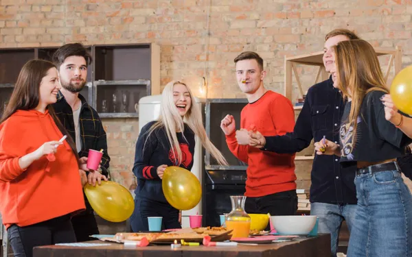 Feestje op werk wordt iets té gezellig: "Collega liet me alle hoeken van haar kantoor zien! De gevolgen waren rampzalig..."