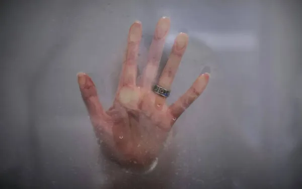 "Ik kwam thuis en herkende stemmen in de douche... Voor wat ik toen deed, schaam ik me diep!"