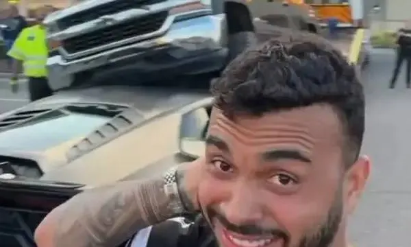 Heftige beelden tonen moment waarop pickup-truck een Lamborghini van 250.000 dollar verplettert terwijl de bestuurder erin zit