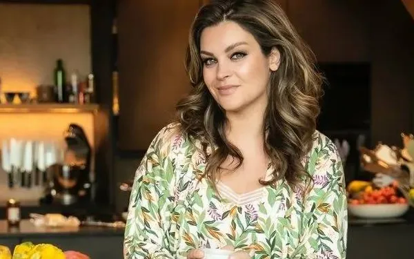 Volgend jaar gaan wij paaseieren rapen bij Hollandse keukenprinses Miljuschka... Zij deed het lekker 'toploos'! (foto's)