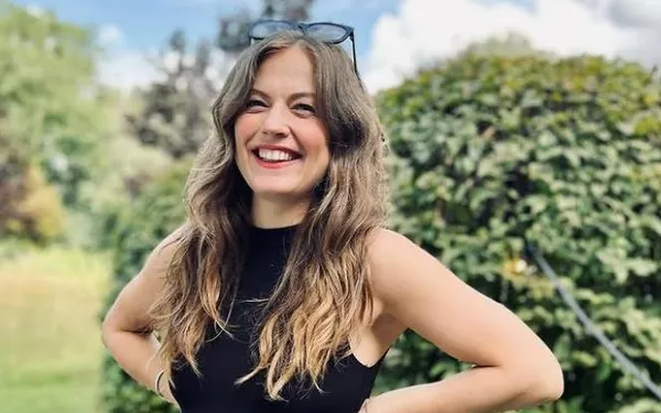 Dat zien we ook niet elke dag: Frances Lefebure toont zich in badpak en haar volgers gaan uit hun dak! (foto's)