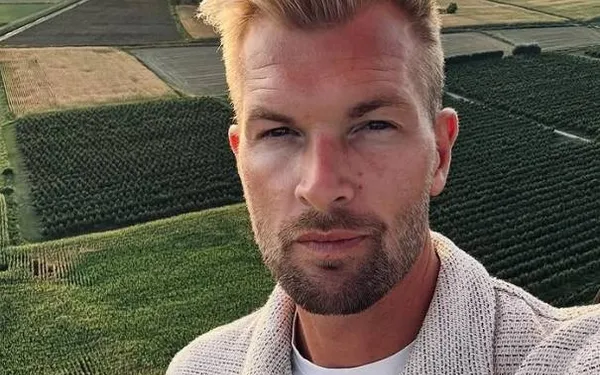 'RVG' poseert weer naast een bekende Vlaamse deerne en het internet gaat natuurlijk los: "Het blijft een sloeber hé!"