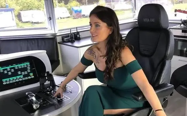 Bootje varen met schipper Iris is toch net dat tikkeltje anders dan met pakweg Captain Haddock (foto's)