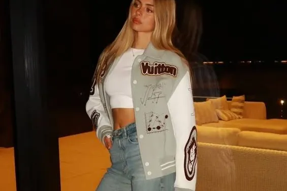 Mishel, de vrouw van Thibaut Courtois, wil beter doen dan mevrouw Messi... en poseert 'toploos' in magazine