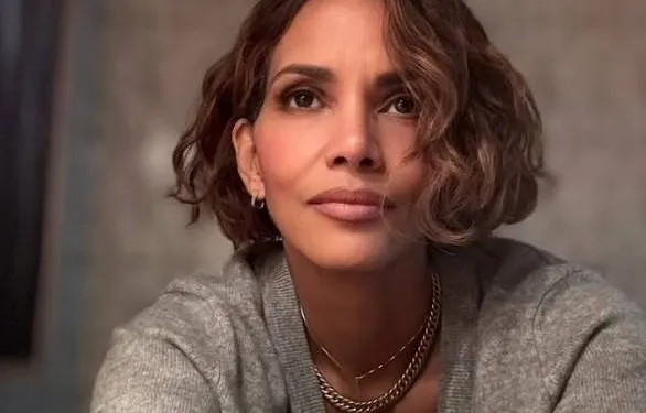 Wauw! Halle Berry (59!) toont in een strak fitnesspakje hoe geweldig ze nog in topvorm is (foto's)