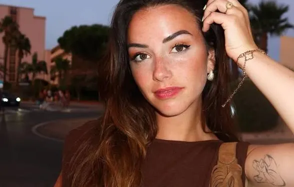 Shauna Dewit is nu ook een ster in de VS... en dat heeft vooral te maken met haar gepeperde outfit op Coachella (foto's)