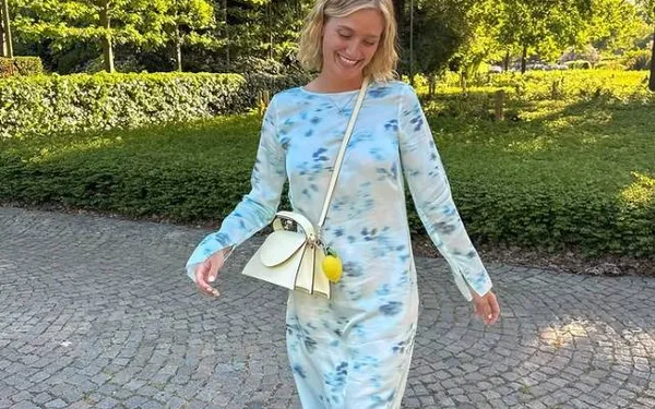 Wauw! Julie Vermeire poseert in lingerie, en alle Vlaamse venten liggen weer aan haar voeten