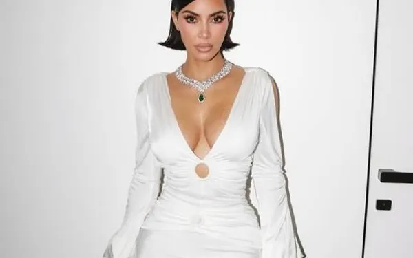 Laat ons nog even terugblikken op de Coachella-outfit van Kim Kardashian: die was namelijk... weinig verhullend! (foto's)