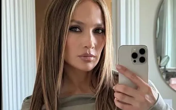 Jennifer Lopez toont nog eens haar tijdloze schoonheid in bikini: "Ik sta gewoon in brand!" (foto's)