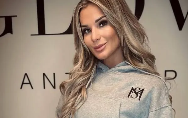 Vlaamse tijger Deborah (Miss Worldwide!) etaleert al haar fenomenale 'rondingen' in bikini (foto's)