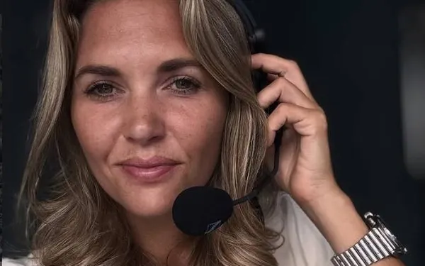 Sporza-commentator Ine Beyen 'mooiste vrouw van België' genoemd na heerlijke fotoshoot