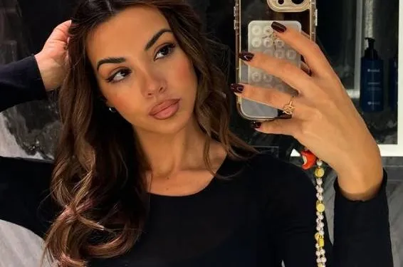 Giada trekt een bikini aan en toont waarom ze al lang een van onze favoriete dj's is (foto's)