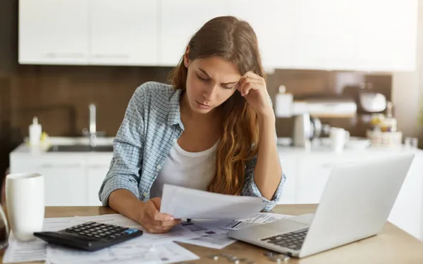 De verborgen belasting die spaarders straft en leners beloont — en waarom de meeste mensen het nooit merken