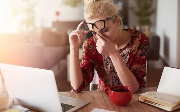 Vrouw kan hitsige collega niet meer aan: "Legt zijn worst op mijn bureau en vraagt of ik ze tussen een broodje wil!"