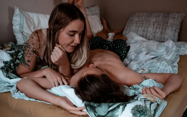 Zij waagden zich aan 'sploshing' in de slaapkamer: "De saus liep tussen mijn dijen..."