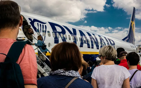 "Prijzen van tickets de hoogte in door brandstofcrisis" — Ryanair waarschuwt miljoenen reizigers
