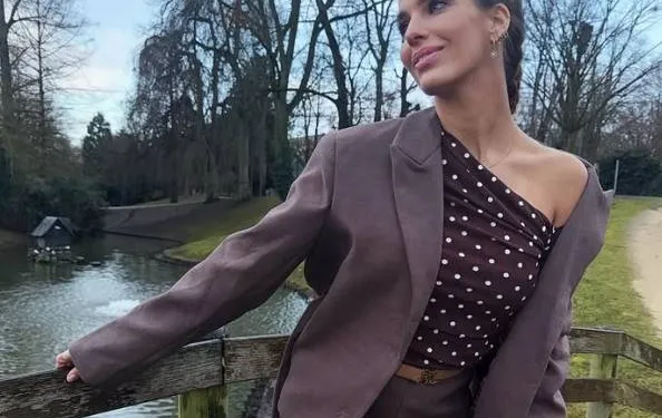 Liz Swerts, winnares van 'Het Onbekende', strooit kwistig met lekkere bikinifoto's