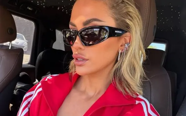Anouk Matton kondigt haar Ibiza-optredens aan... en de (superhete) begeleidende foto doet je toch wel wat zweten