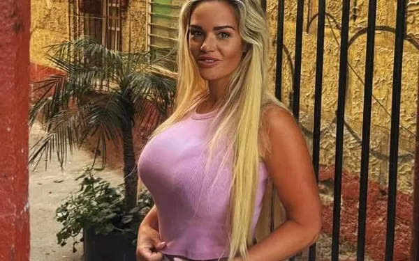 Ashley uit Big Brother gooit haar twee 'kroonjuwelen' in de strijd met heter dan hete kiekjes