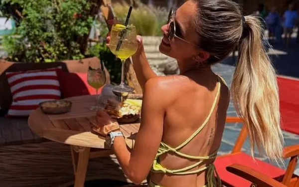 Wat een bommetje! Maithé, het lief van Sean Dhondt, showt haar waanzinnig afgetrainde lijf in bikini